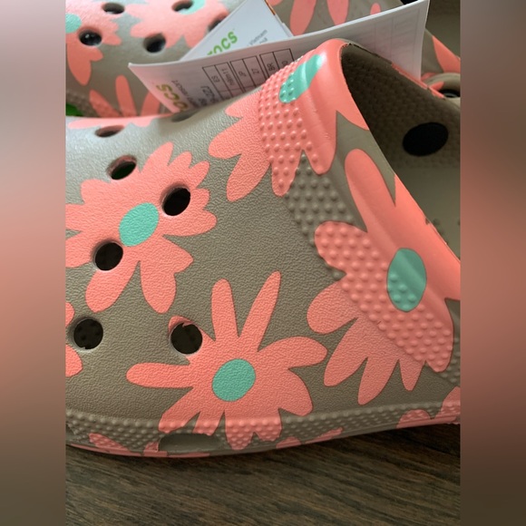 Crocs Classic Retro Resort Clog 🌸 - Picture 8 of 9